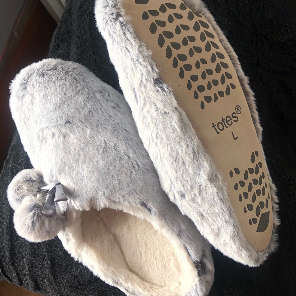 Slippers - Picture 4 of 4
